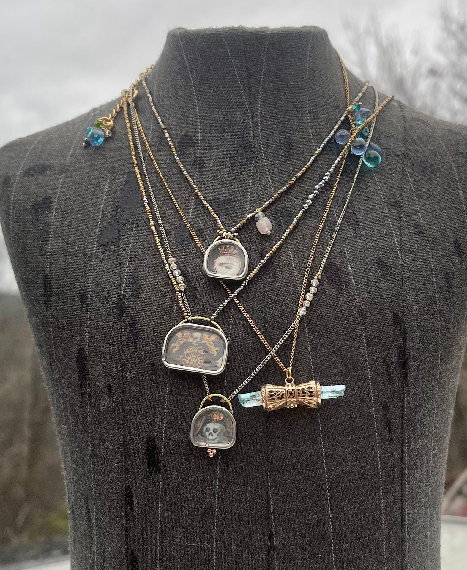 Memento Mori Crystal Necklace: 9ct Gold Mourning Jewelry - Image 6