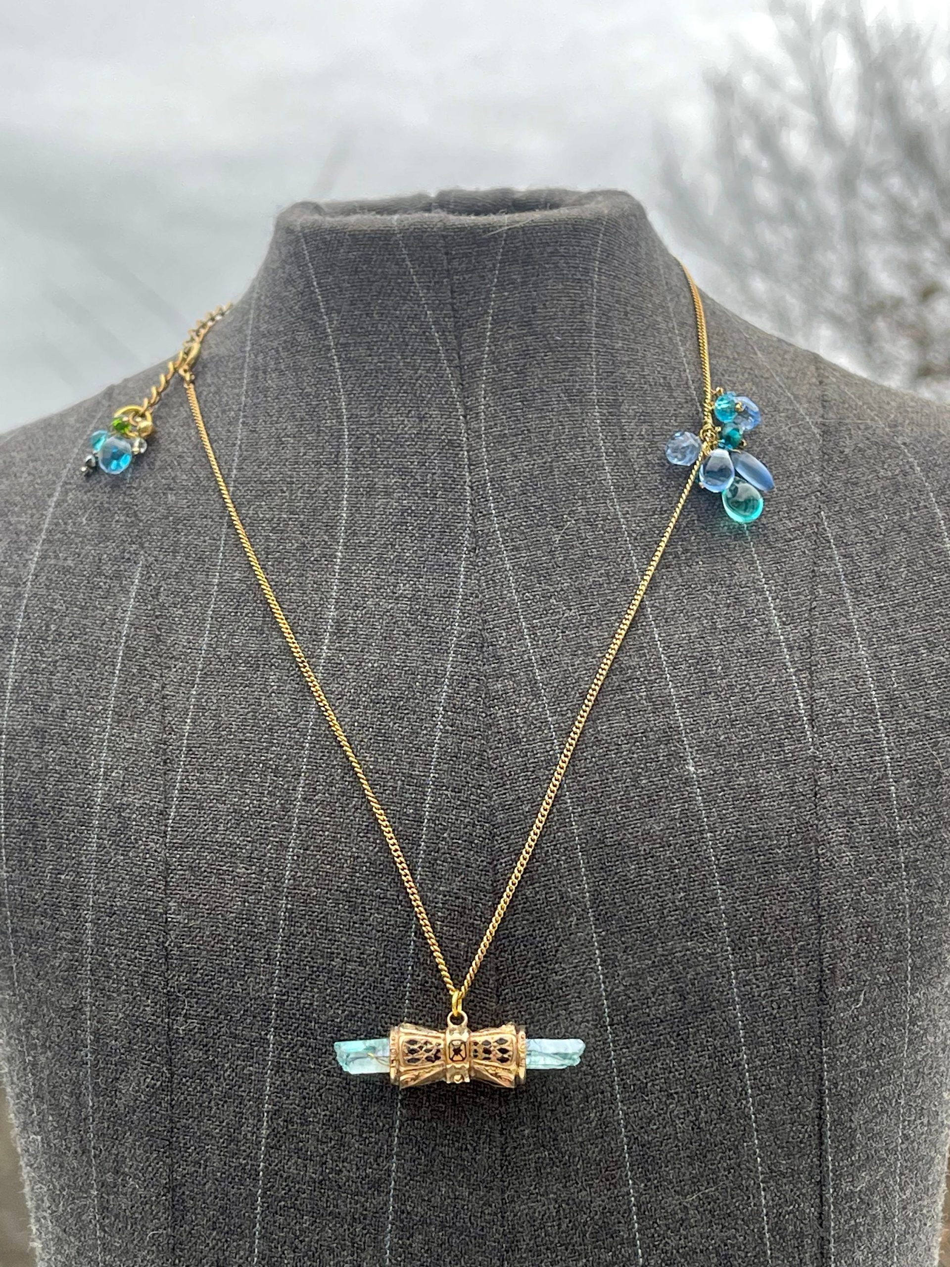 Memento Mori Crystal Necklace: 9ct Gold Mourning Jewelry - Image 4