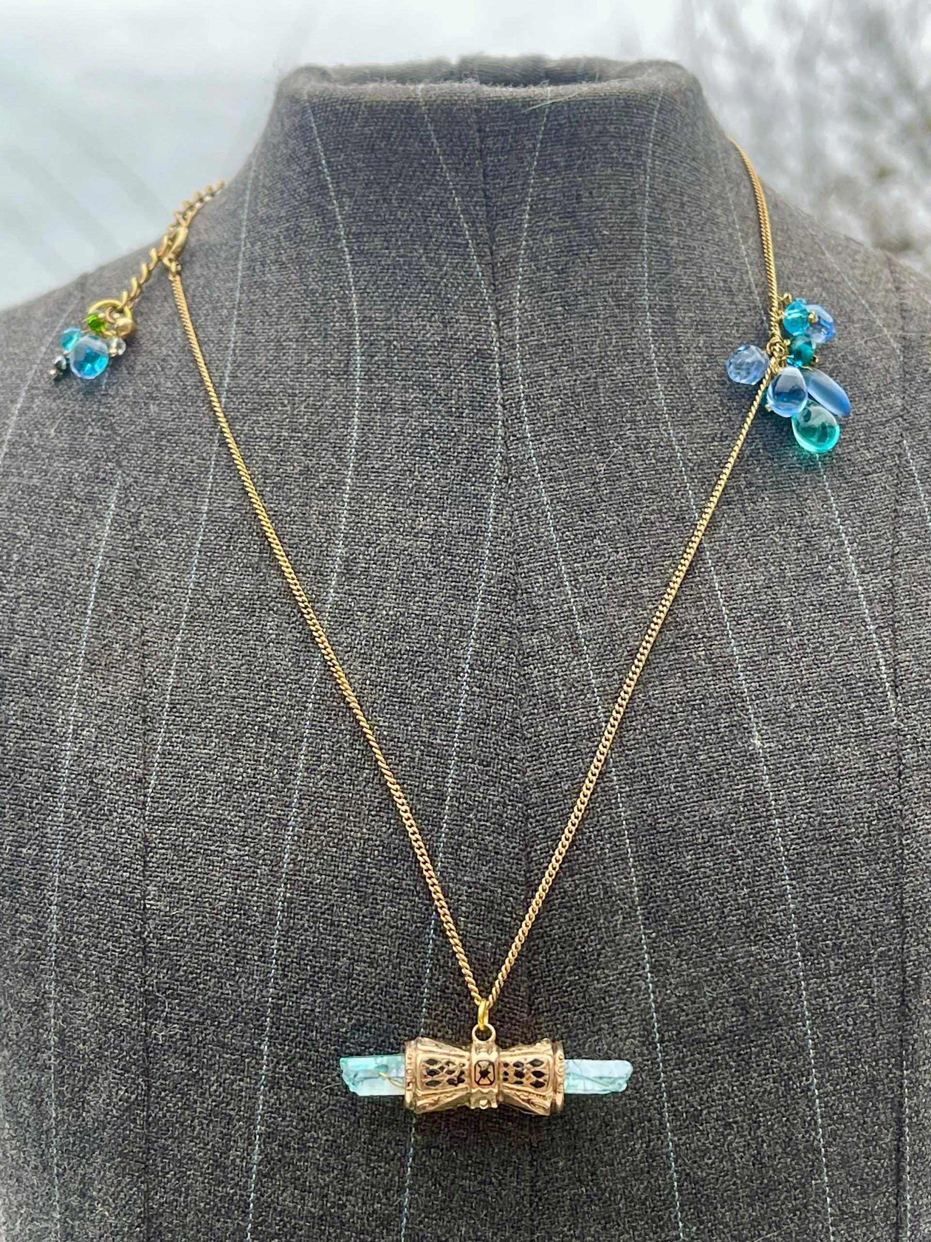 Memento Mori Crystal Necklace: 9ct Gold Mourning Jewelry - Image 5