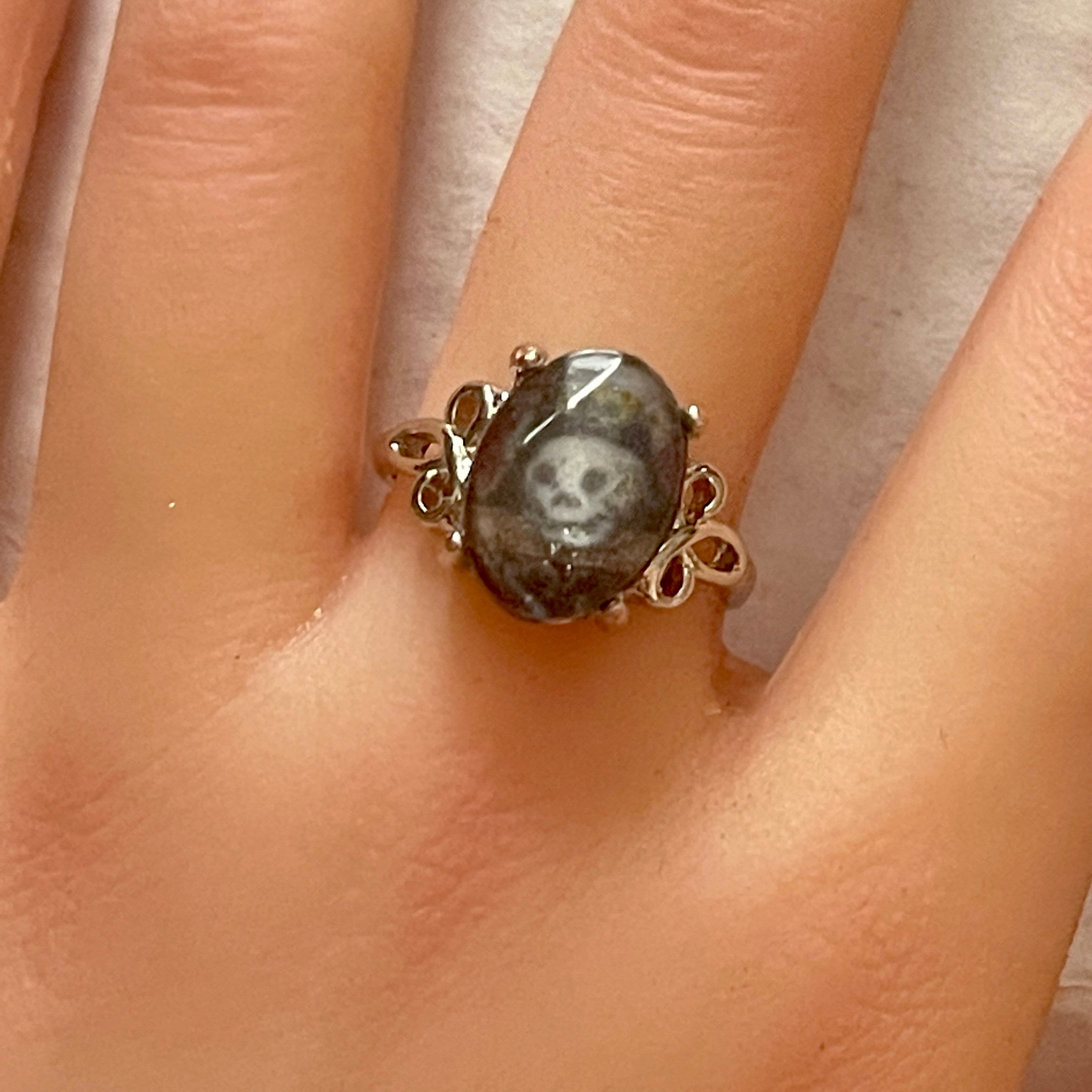 Victorian Memento Mori Skull Ring: Antique Style Silver Mourning Jewelry - Image 9