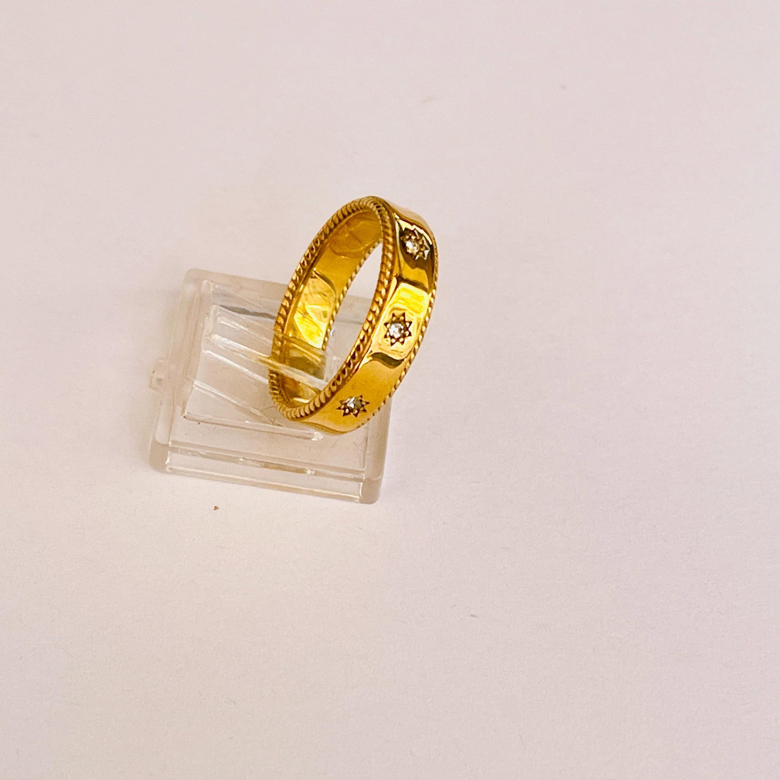 18k Gold Star Ring: Vintage Style Stacking Band - Image 5