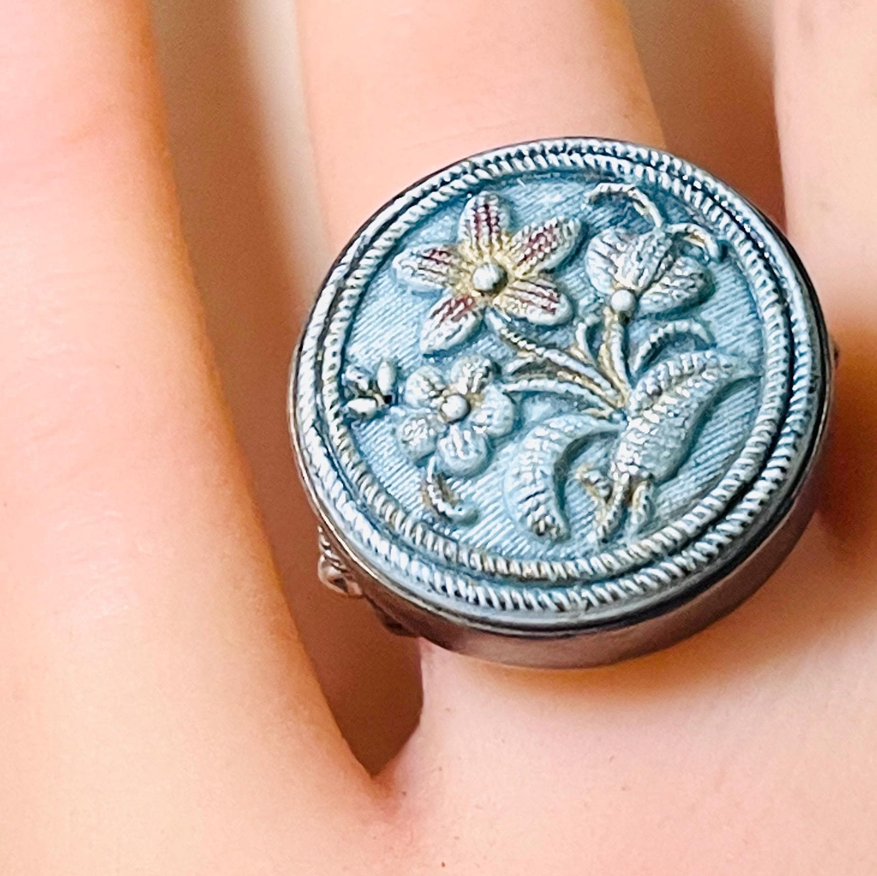 Vintage Sterling Silver Floral Button Ring - Size 7.5