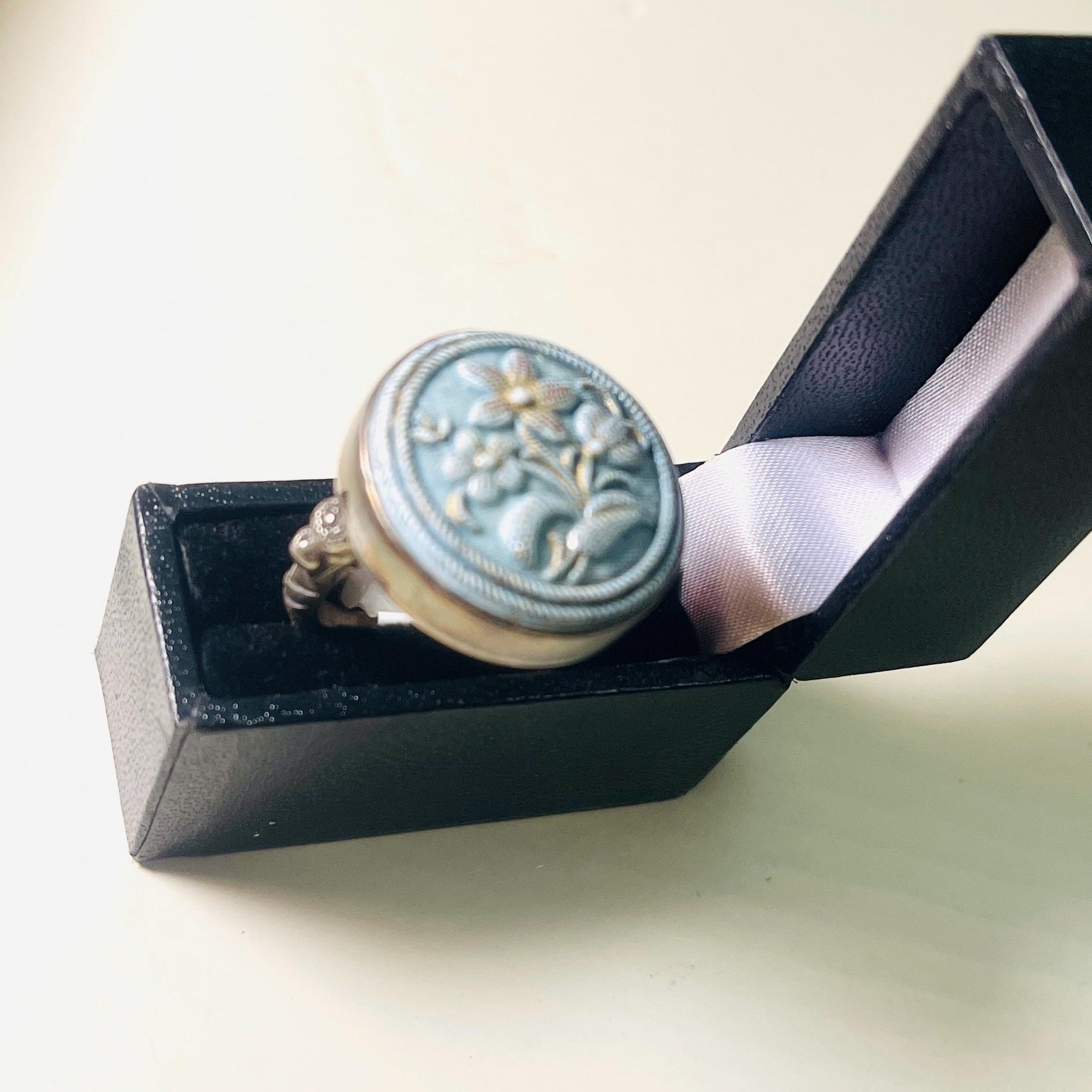 Vintage Sterling Silver Floral Button Ring - Size 7.5 - Image 3