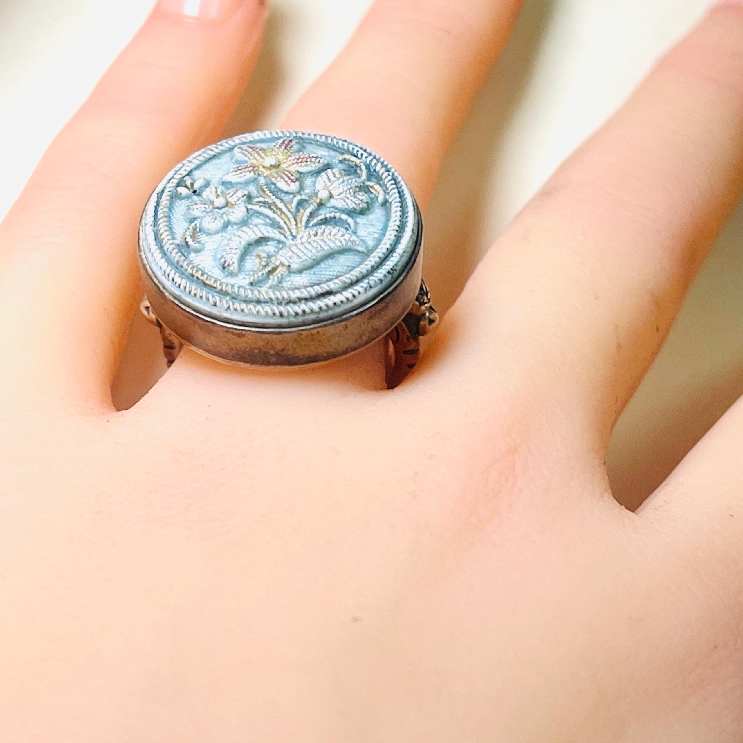 Vintage Sterling Silver Floral Button Ring - Size 7.5 - Image 7