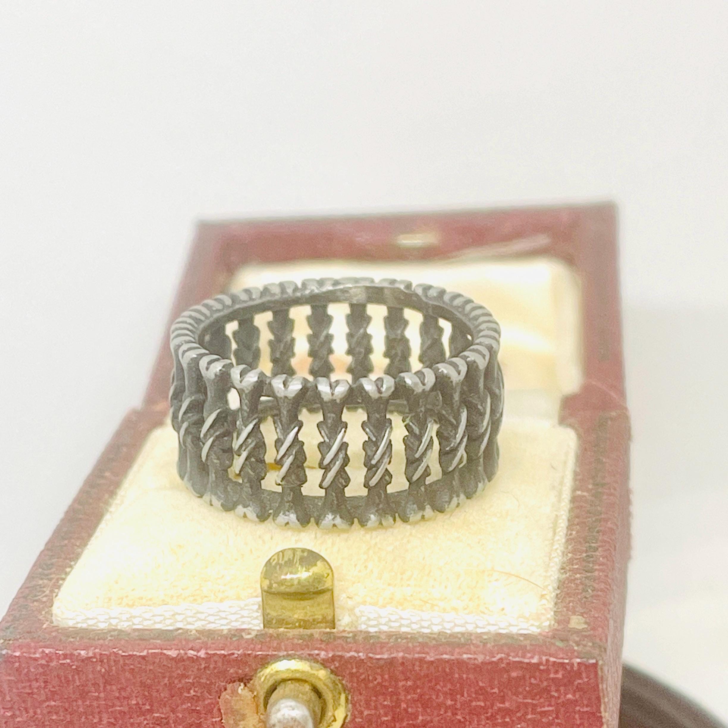 Memento Mori Bones Ring: Gothic Silver Band for Him - Image 2