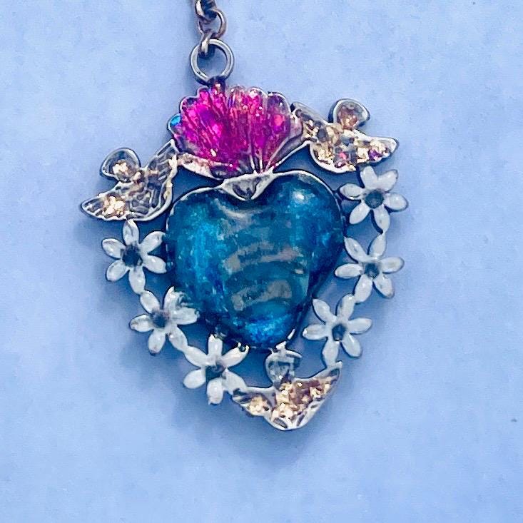Milagros Sacred Heart Lariat Necklace: Personalized Memorial Jewelry