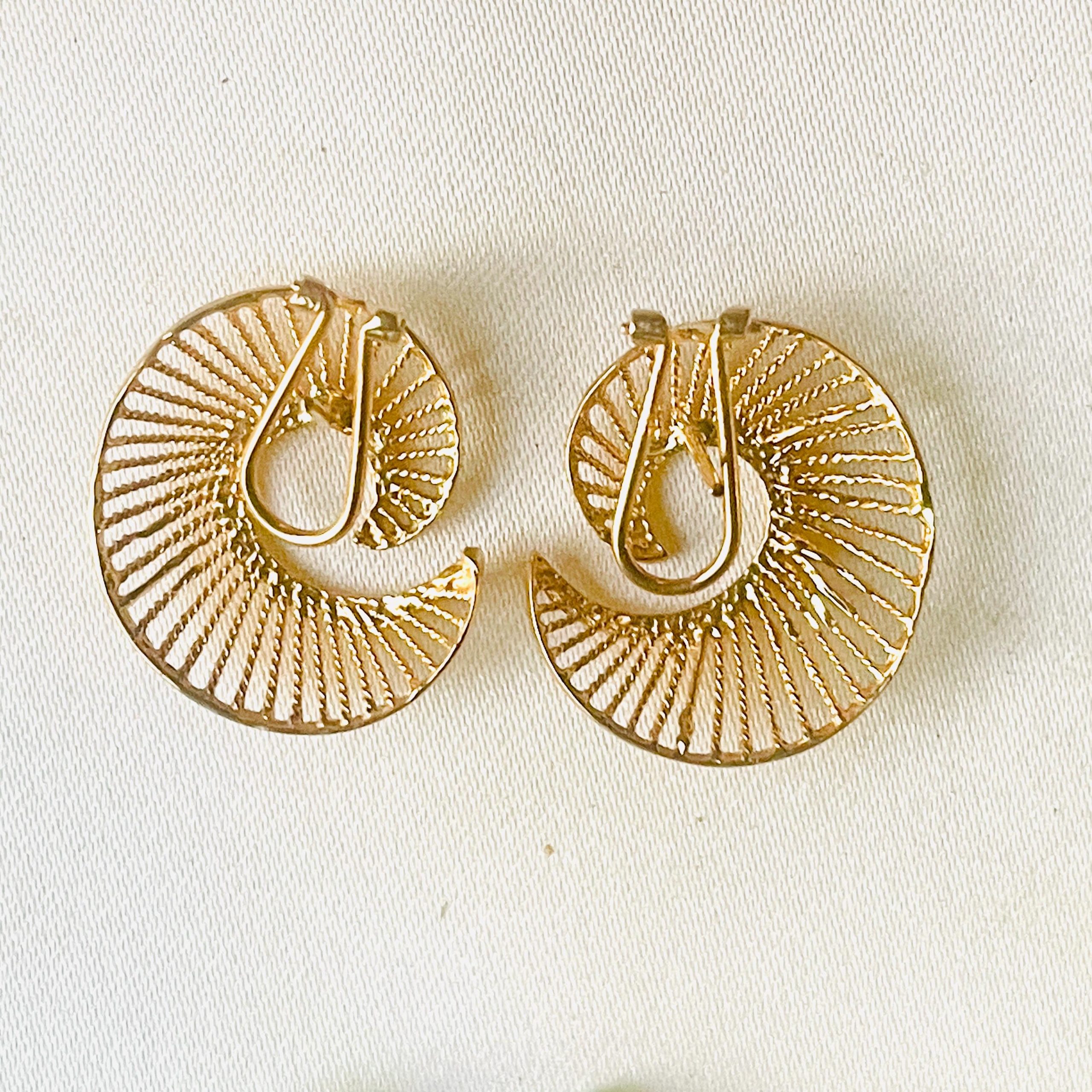 Vintage 18kt Yellow Gold Earrings: Handmade Spiral Latch-Back Design - Image 5