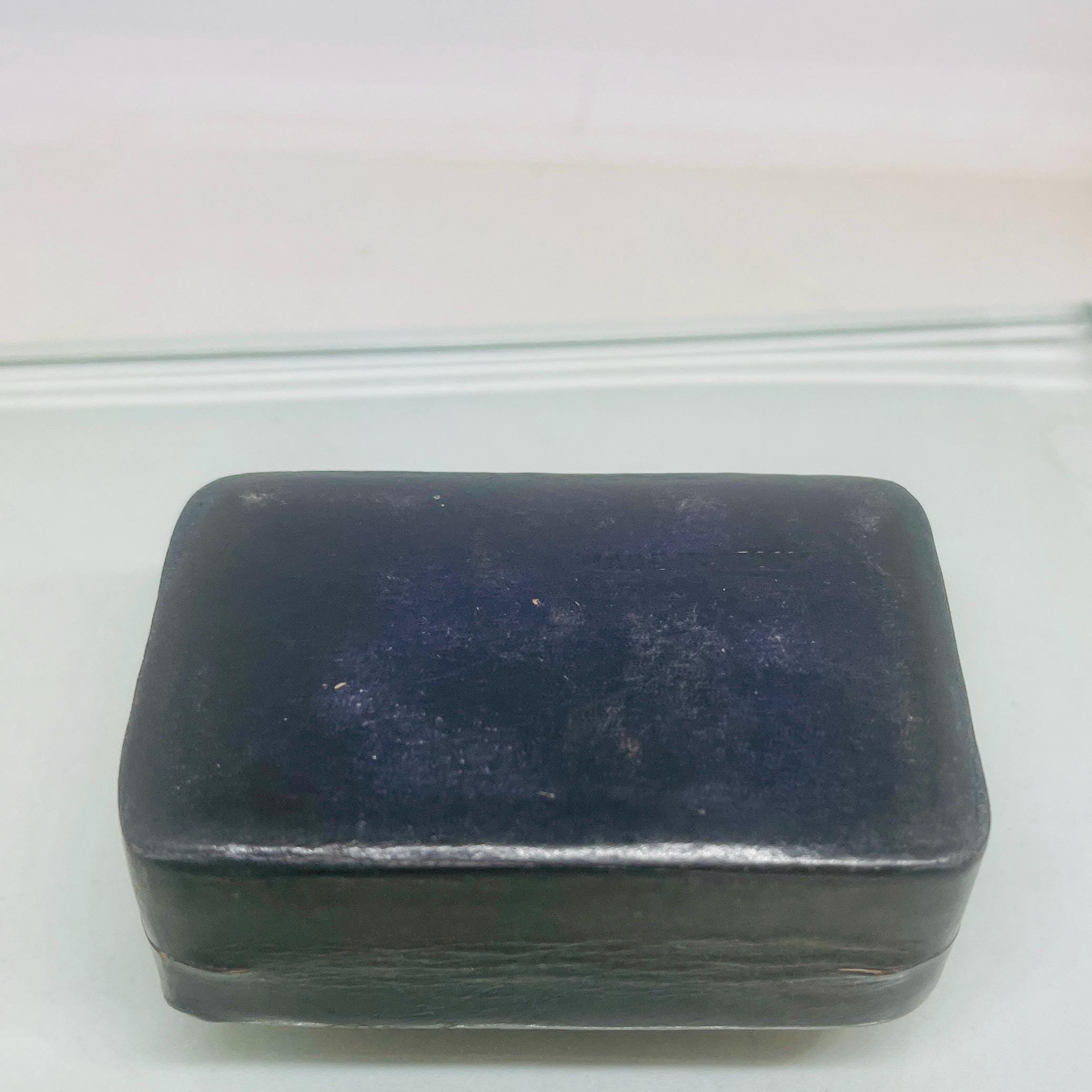 Antique Italian Leather Jewelry Box: Handmade Vintage Keepsake - Image 5