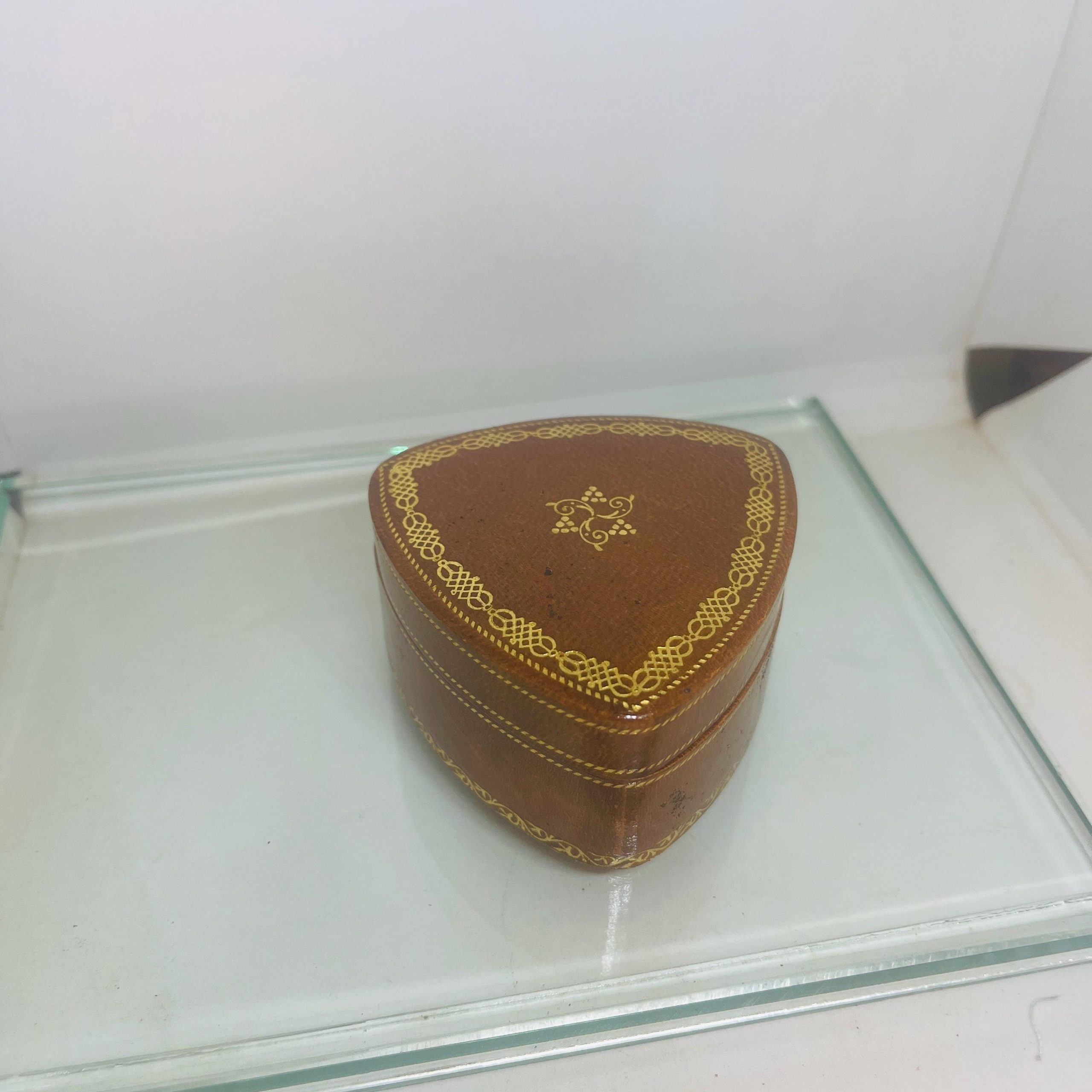 Antique Italian Leather Box: Vintage Jewelry Keepsake, Rustic Patina Decor - Image 8