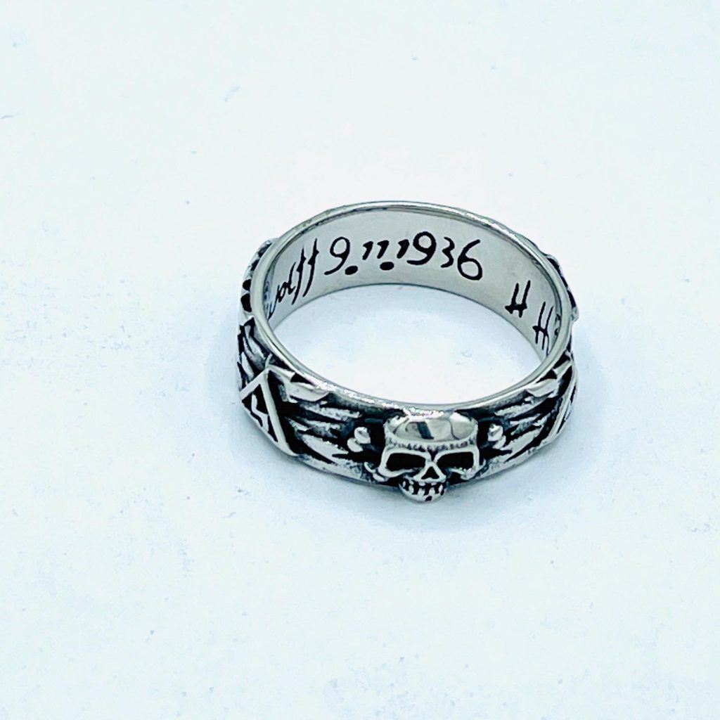 Gothic Ring Memento Mori Ring: Stainless steel rings