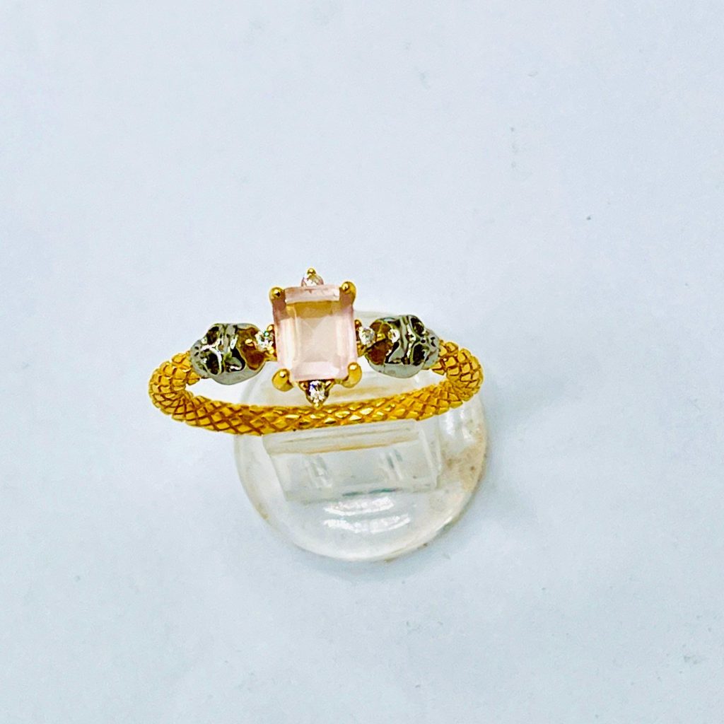 Gothic Memento Mori Ring: Rose quartz 18k yellow gold skull ring