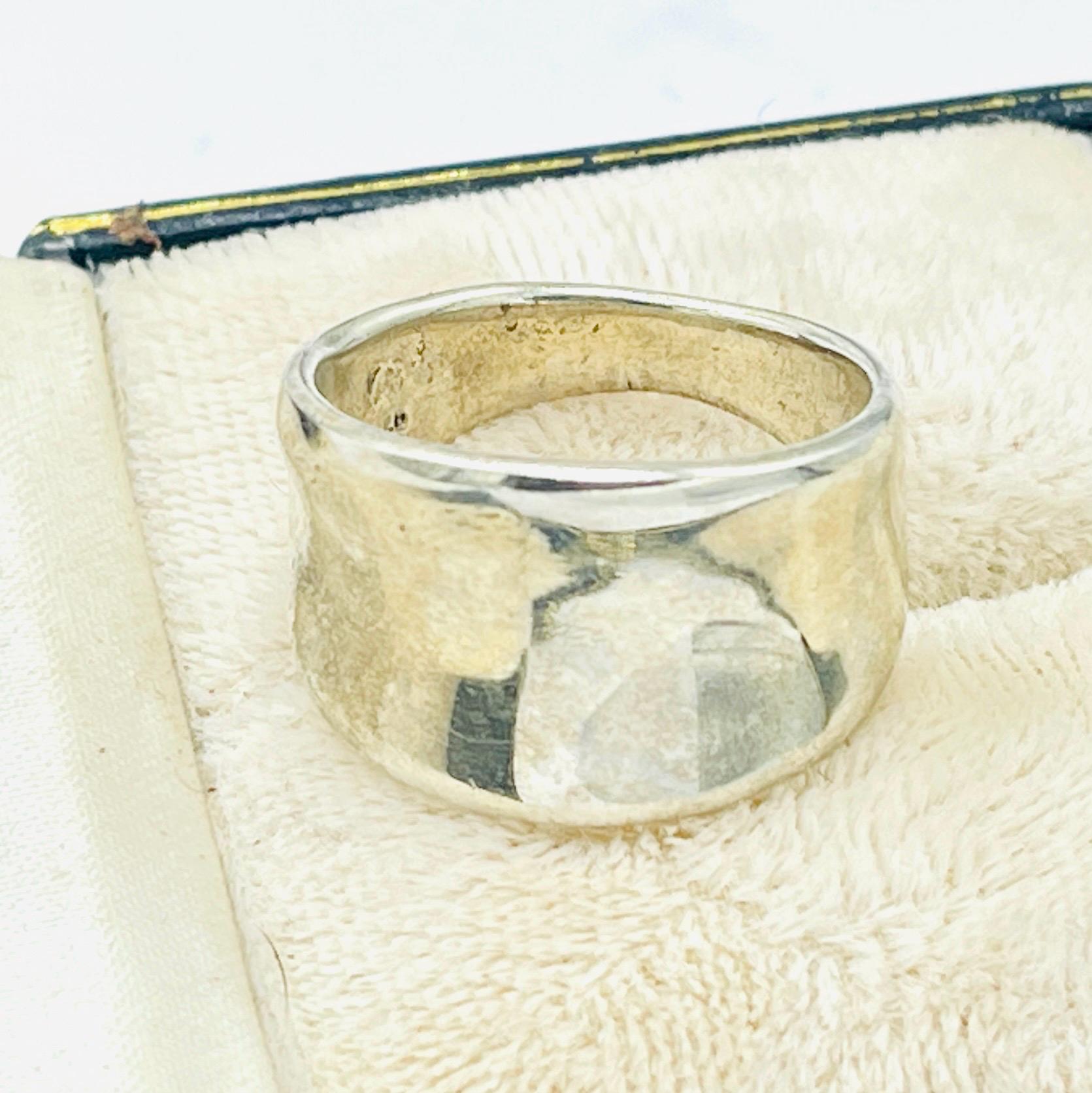 Vintage solid sterling silver wave ring in size 10