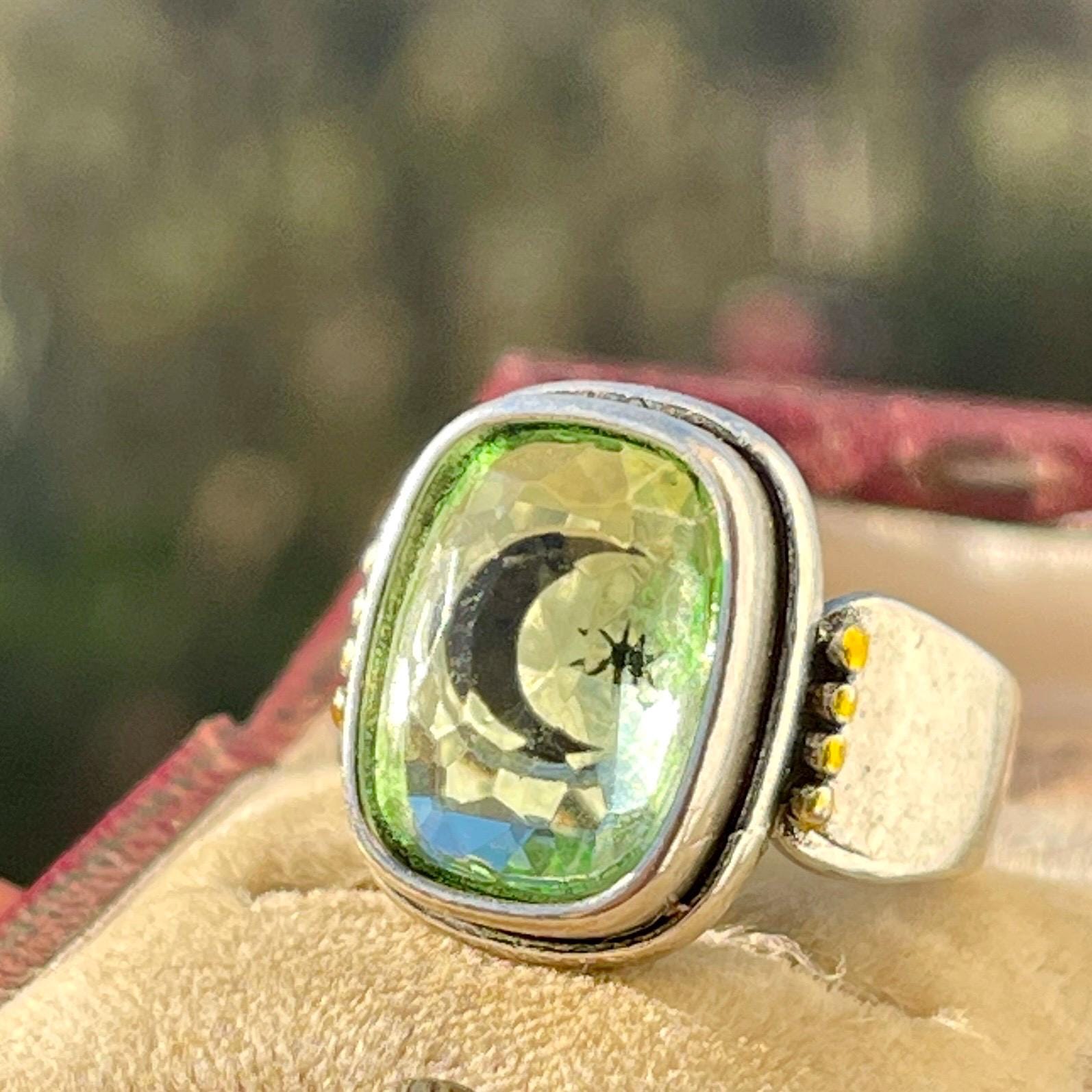 Silver Star Ring: Faceted Green Stone, Moon and Star Detail, Size 8 - Image 5