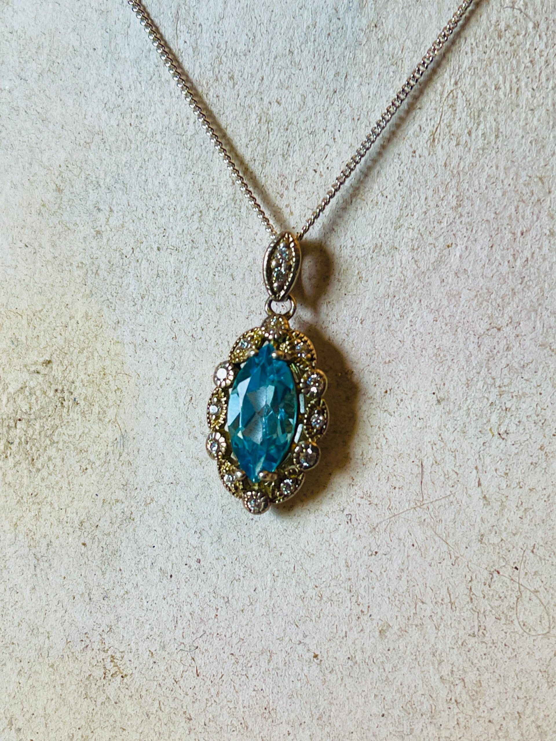 Art Deco blue topaz diamond paste pendant on 18 inch sterling silver chain - Image 9