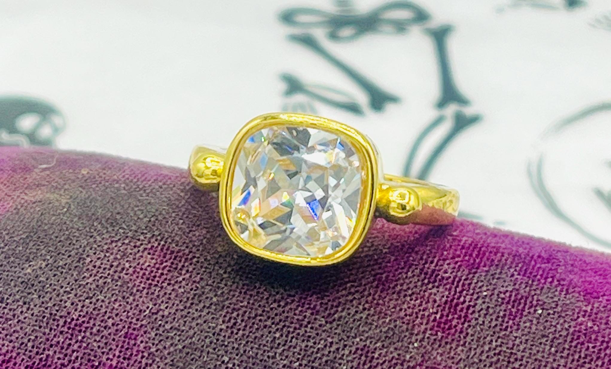 Cushion Cut Three Carat Statement 18k yellow gold Ring: Vintage 1900s Elegance - Image 7