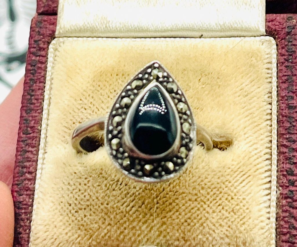 Vintage Art Deco Onyx Ring: Sterling Silver, Size 7