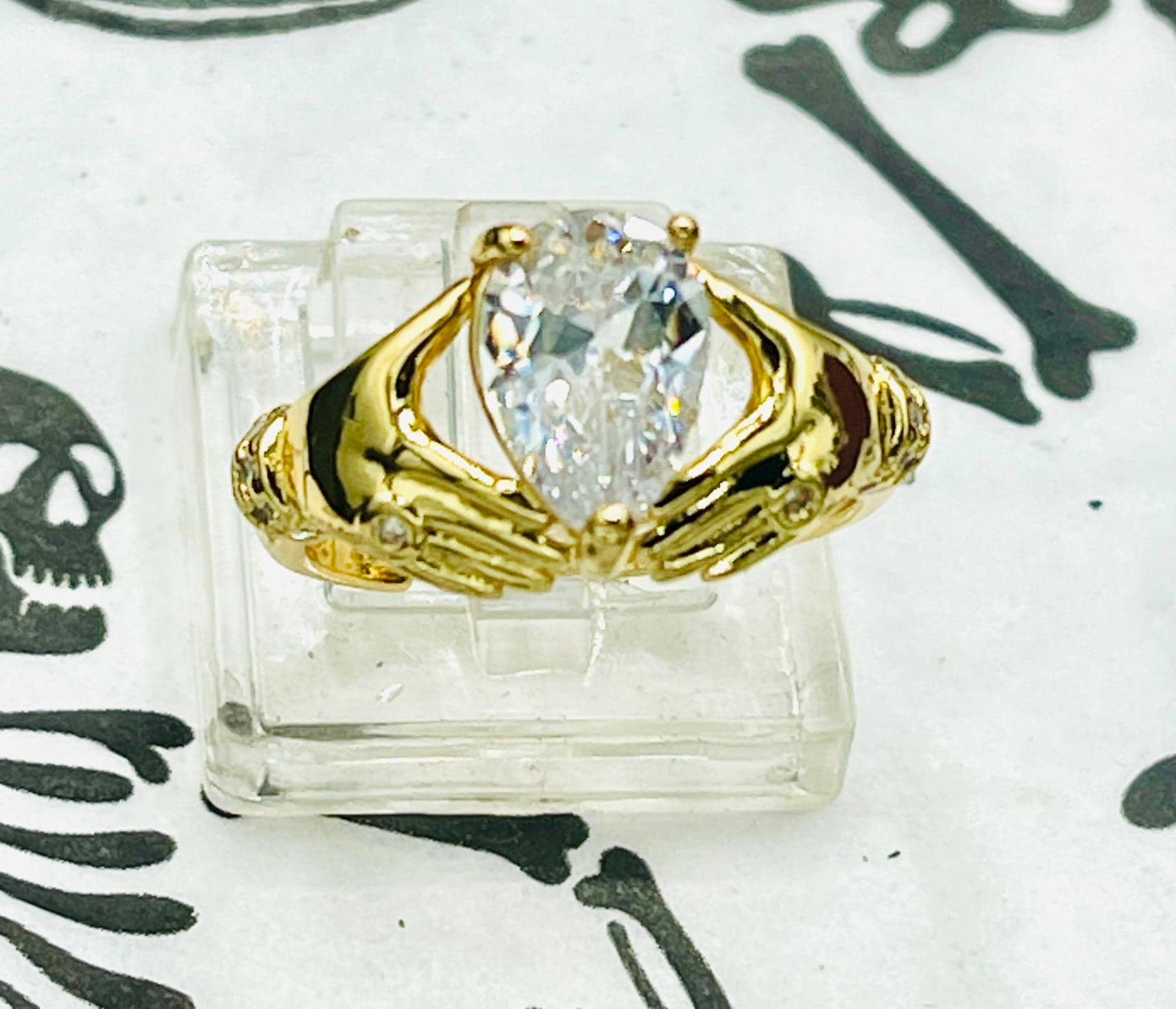 Victorian Hands Claddagh Ring, 14k yellow Gold Vermeil, one carat Pear shaped Ring - Image 3