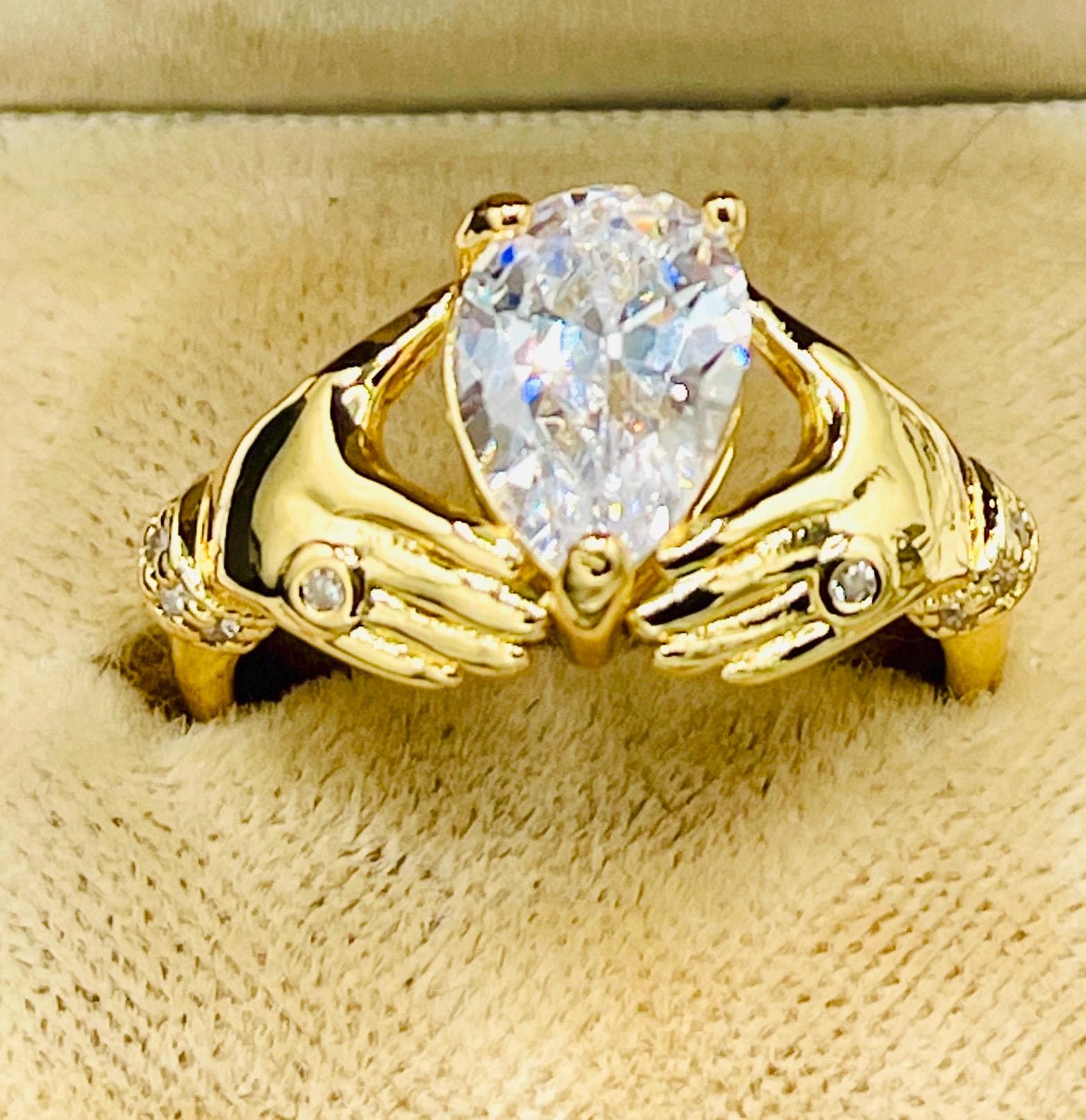 Victorian Hands Claddagh Ring, 14k yellow Gold Vermeil, one carat Pear shaped Ring - Image 4