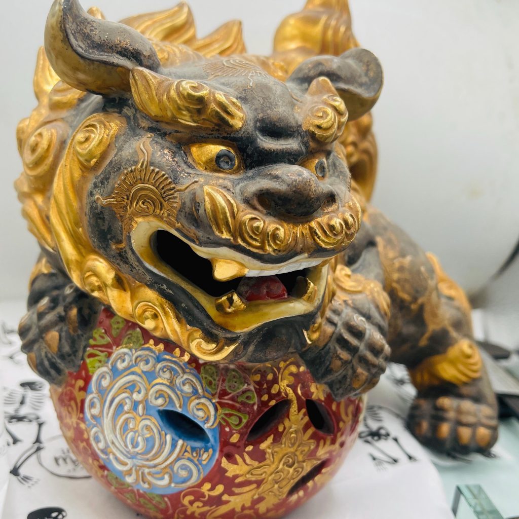 Antique large Kutani Japanese shishi Dog gold lustre porcelain guardian lion Protector