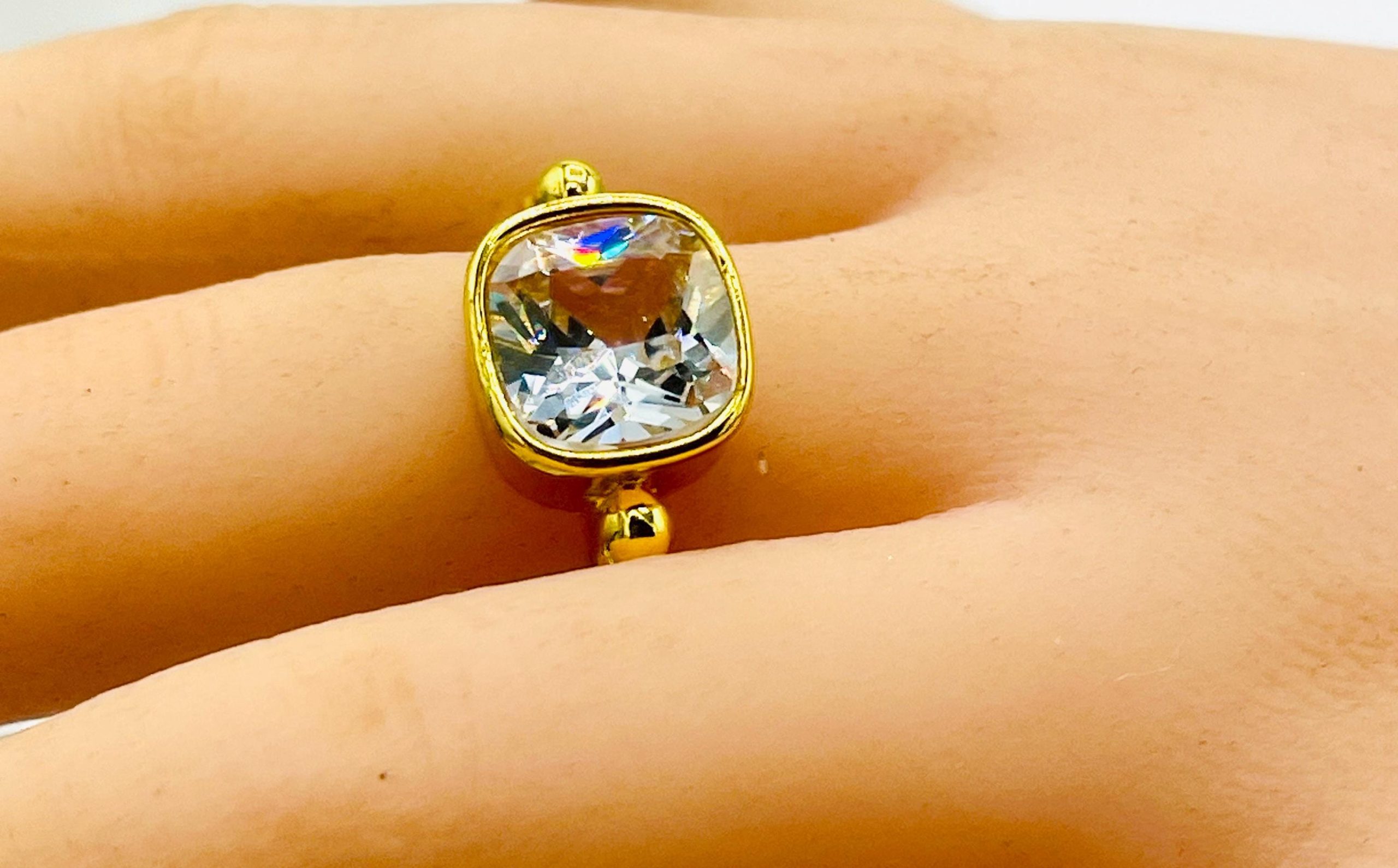 Cushion Cut Three Carat Statement 18k yellow gold Ring: Vintage 1900s Elegance - Image 4