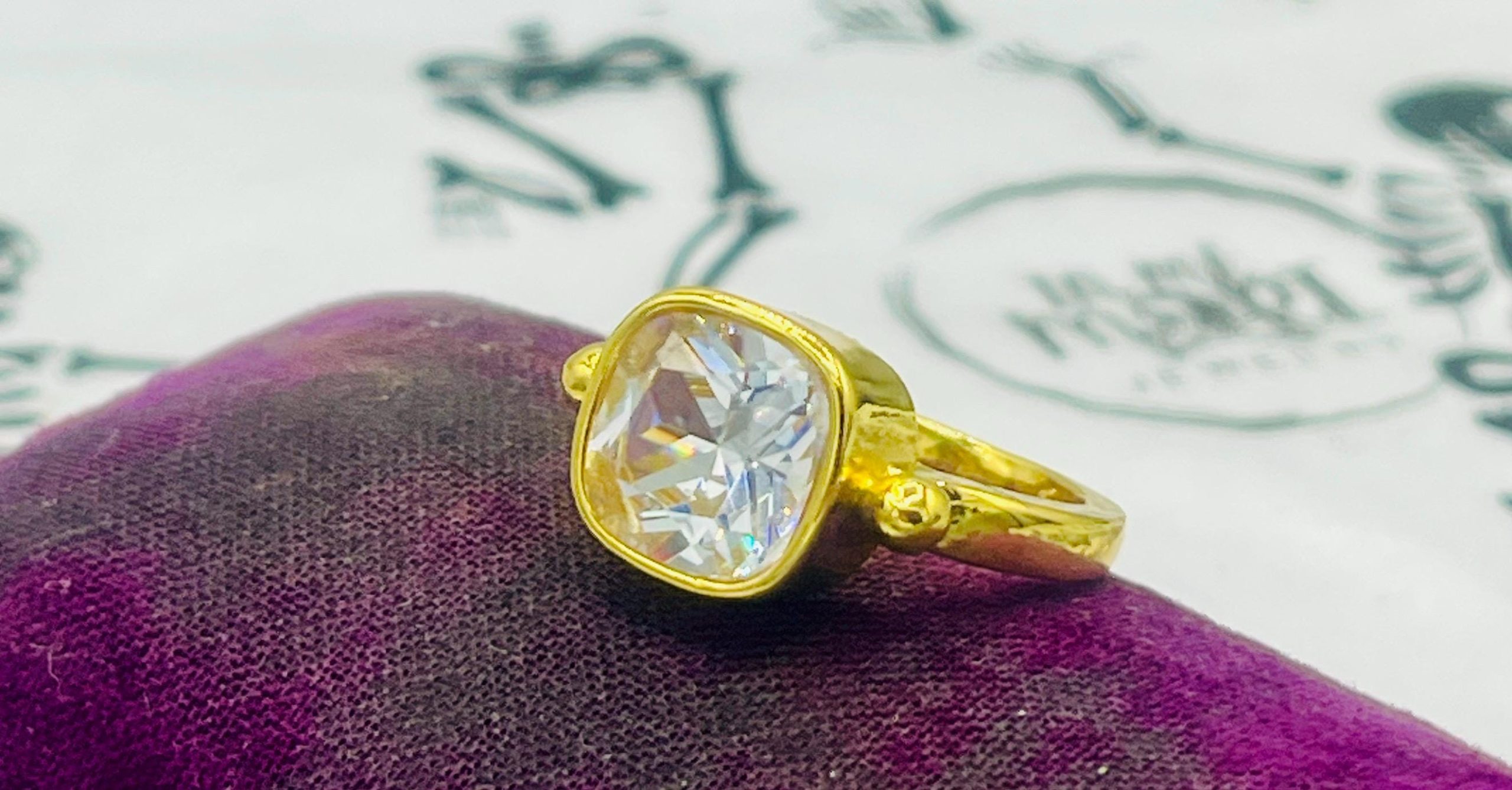 Cushion Cut Three Carat Statement 18k yellow gold Ring: Vintage 1900s Elegance - Image 6