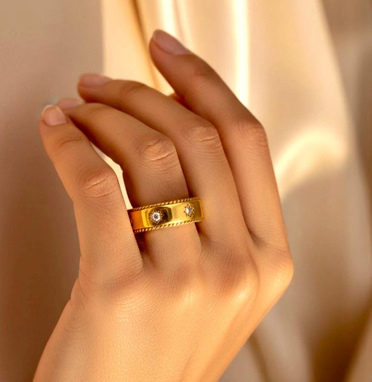 18k Gold Star Ring: Vintage Style Stacking Band - Image 6