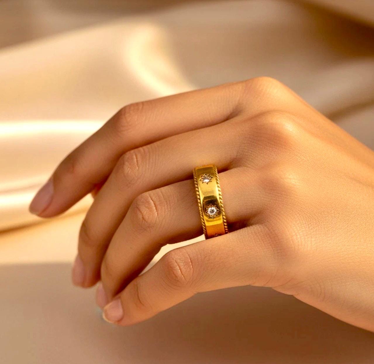 18k Gold Star Ring: Vintage Style Stacking Band