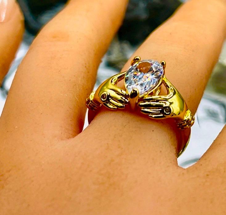 Victorian Hands Claddagh Ring, 14k yellow Gold Vermeil, one carat Pear shaped Ring - Image 7
