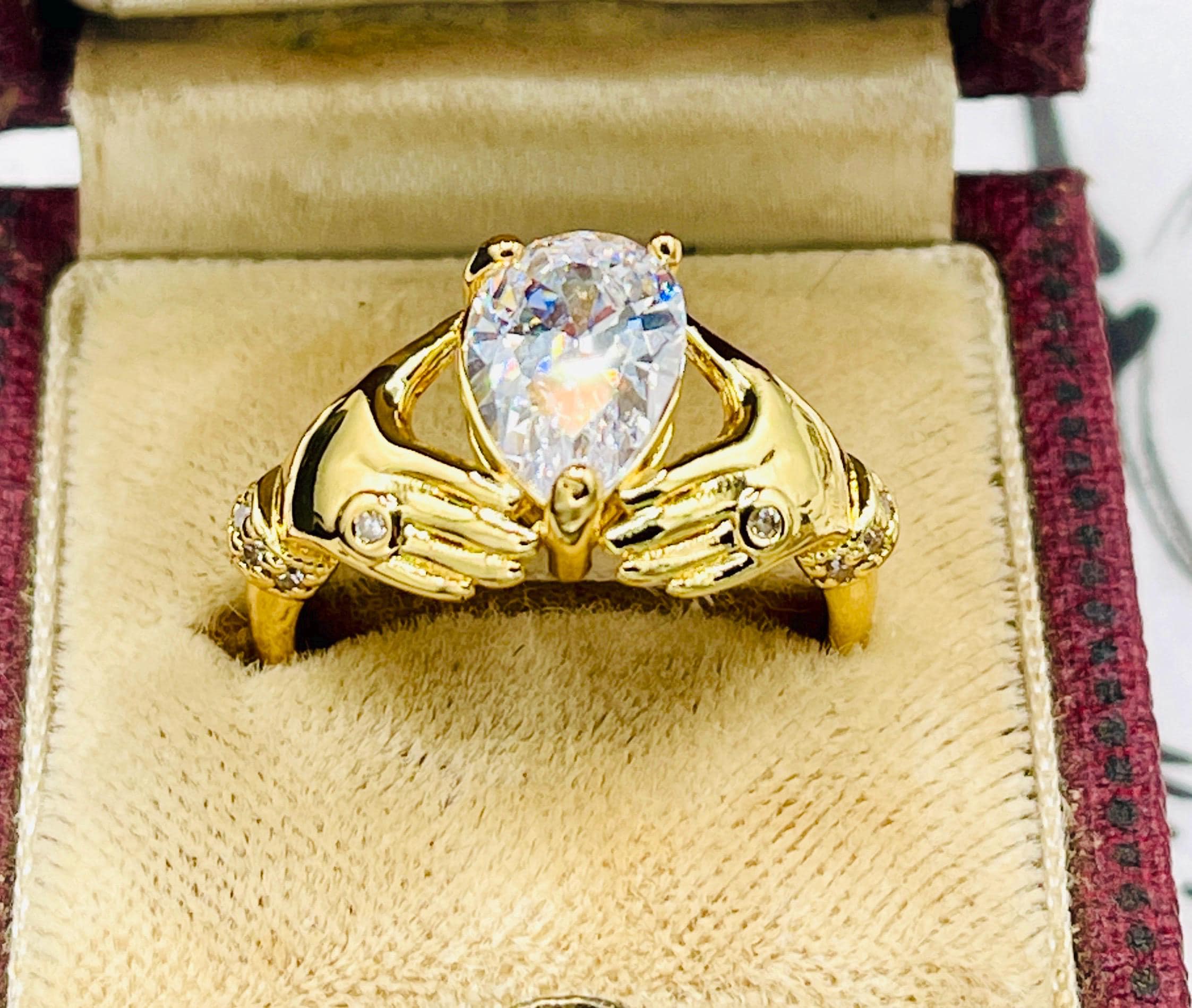 Victorian Hands Claddagh Ring, 14k yellow Gold Vermeil, one carat Pear shaped Ring - Image 8