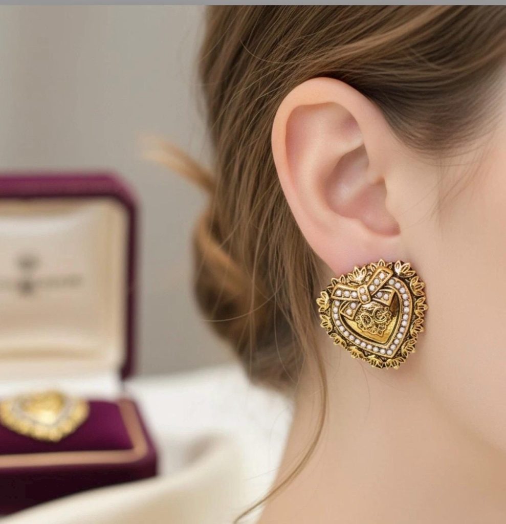 Rare Dolce and Gabana 18k gold Earrings: Seed Pearl Studs