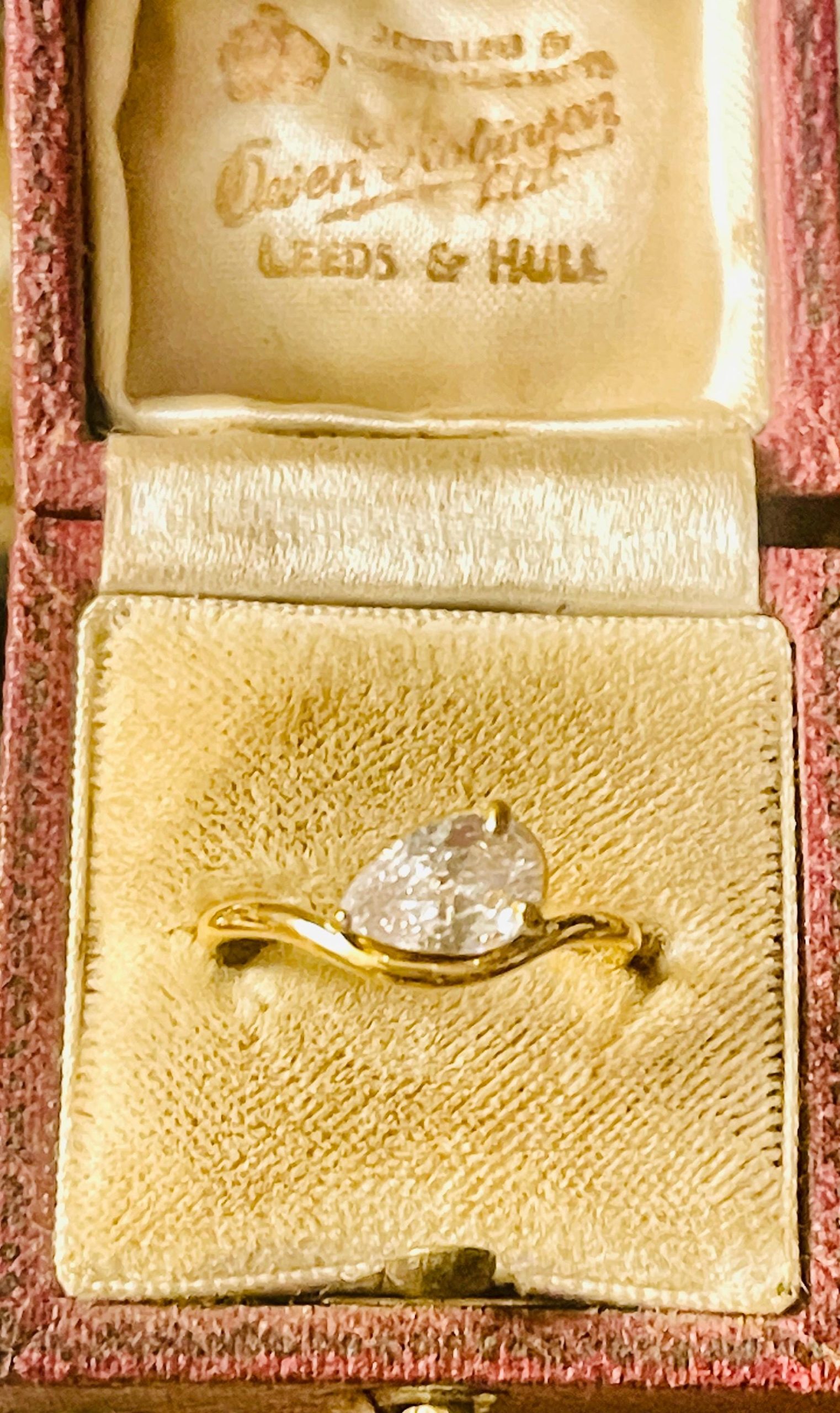 18k engagement Ring: Vintage 1 carat pear Band size 7 ring - Image 7