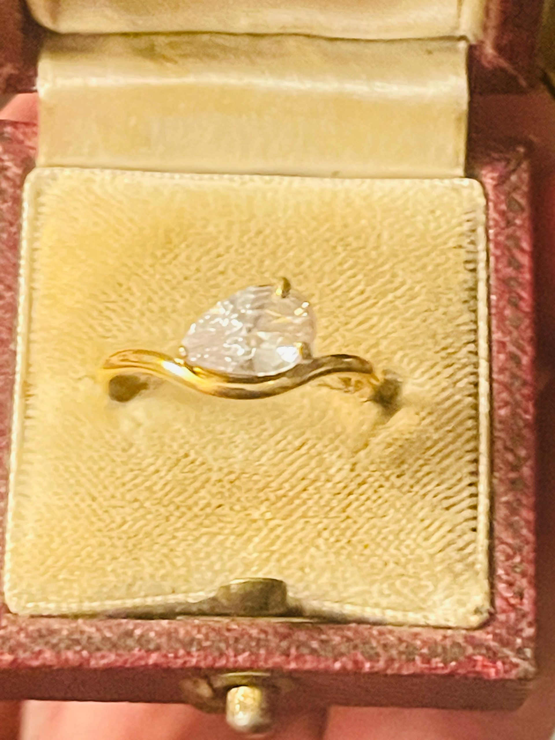18k engagement Ring: Vintage 1 carat pear Band size 7 ring - Image 9