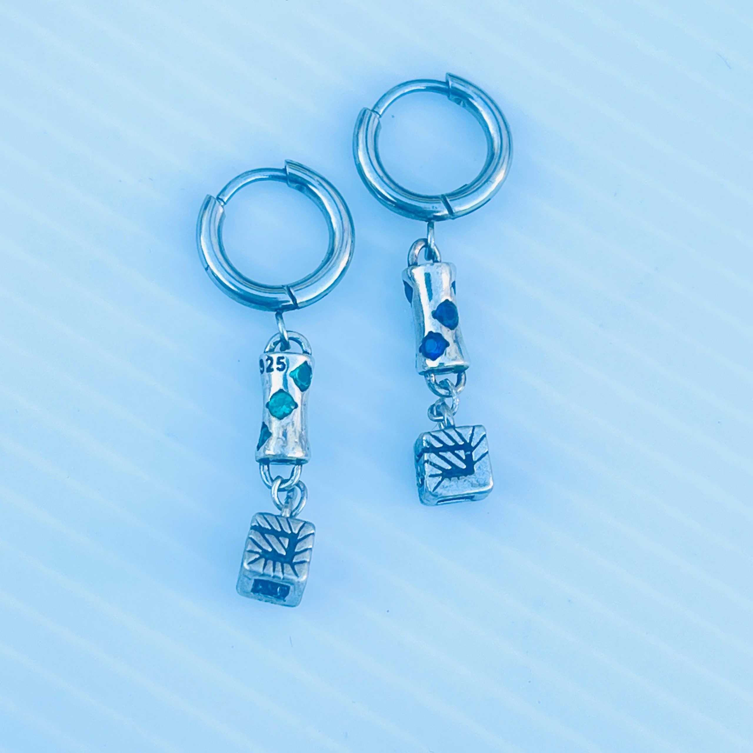 GUCCI Sterling Silver small Asymmetrical Earrings: vintage Tiny G drop dangles - Image 7