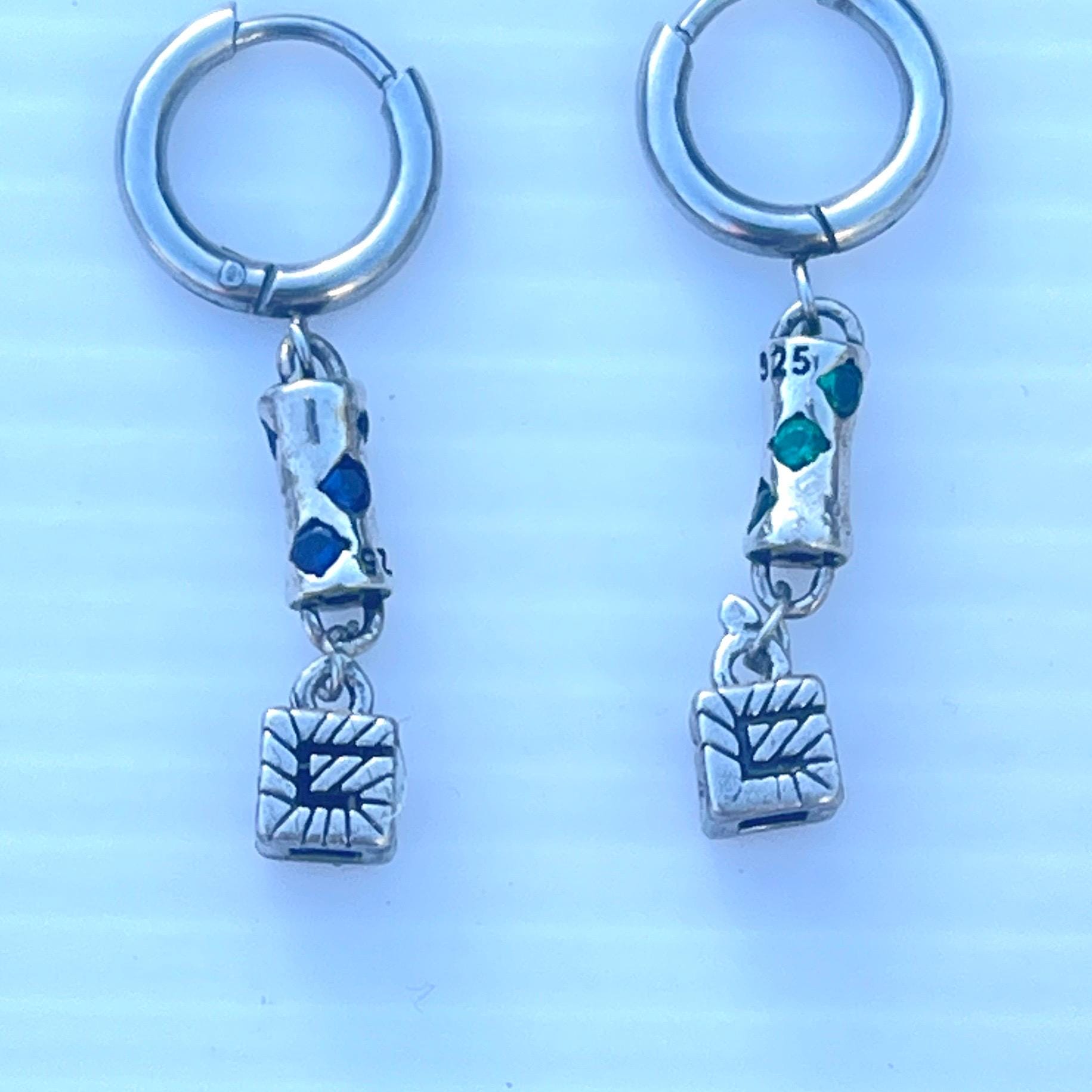 GUCCI Sterling Silver small Asymmetrical Earrings: vintage Tiny G drop dangles - Image 8