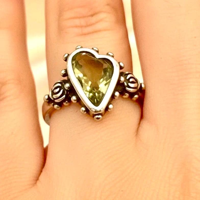Green Sterling Silver Adjustable Vintage Heart Peridot Ring - Image 3