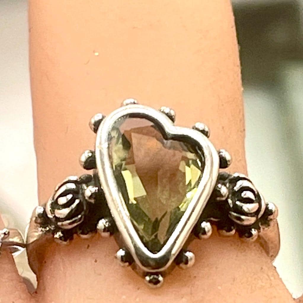 Green Sterling Silver Adjustable Vintage Heart Peridot Ring - Image 8