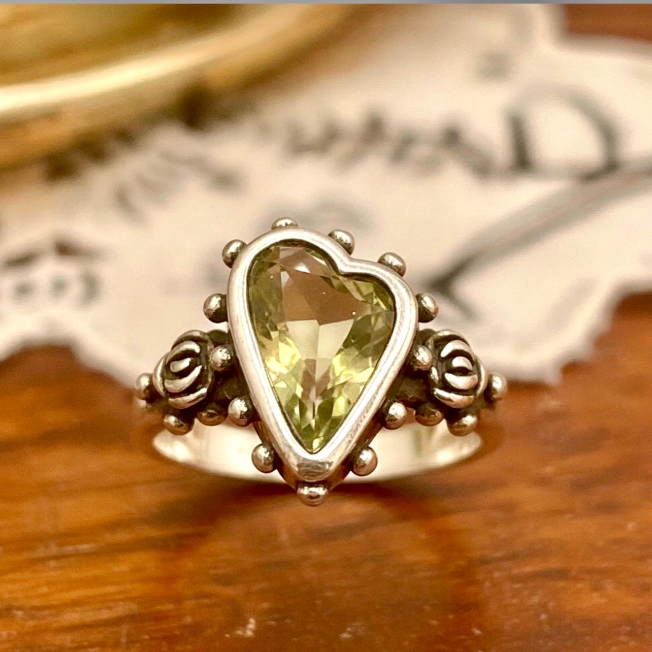Green Sterling Silver Adjustable Vintage Heart Peridot Ring - Image 4