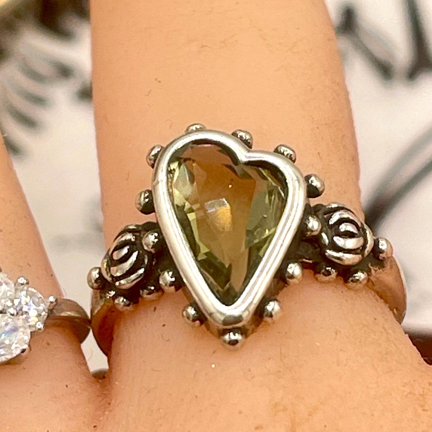 Green Sterling Silver Adjustable Vintage Heart Peridot Ring - Image 9
